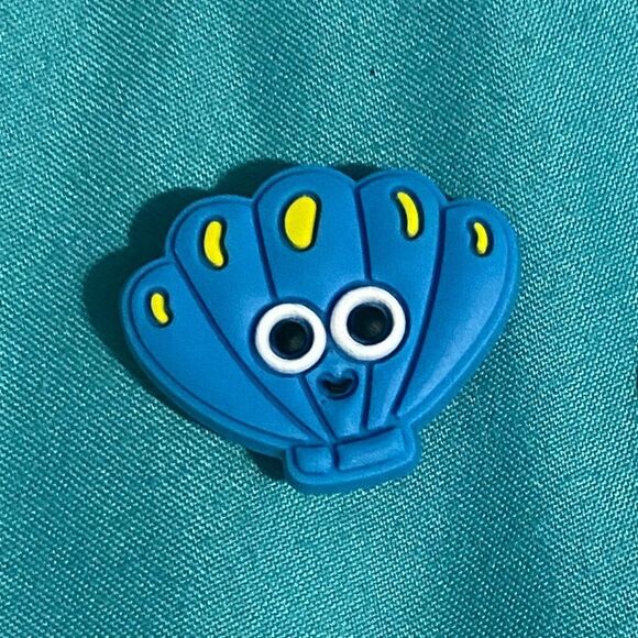 🚨 5/$10 Shoe Charms Croc Jibbitz - Smiley Baseball Mitt - (or 10/$15) - Picture 3 of 3